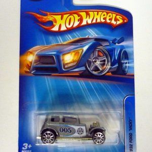 Hot Wheels 1932 Ford Vicky #145 Silver Die-Cast Car 2005